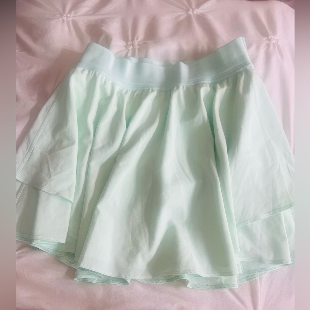 EUC size 6. Lululemon Athletic Mint Green Skirt